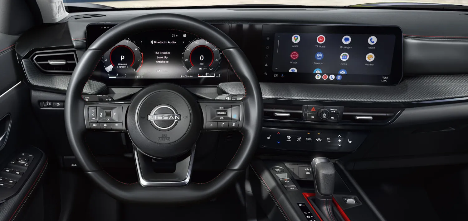 Interior del Nissan Kicks Play e-POWER con tablero digital y pantalla central
